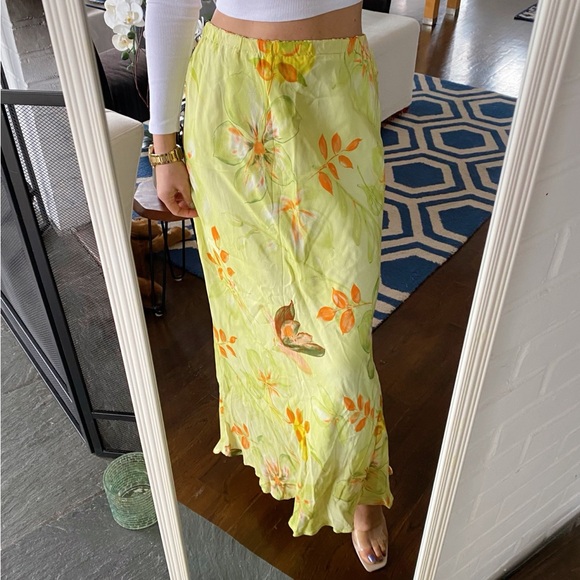 Dresses & Skirts - ELEGANT Lime Floral High Waist Maxi Skirt! 🍃